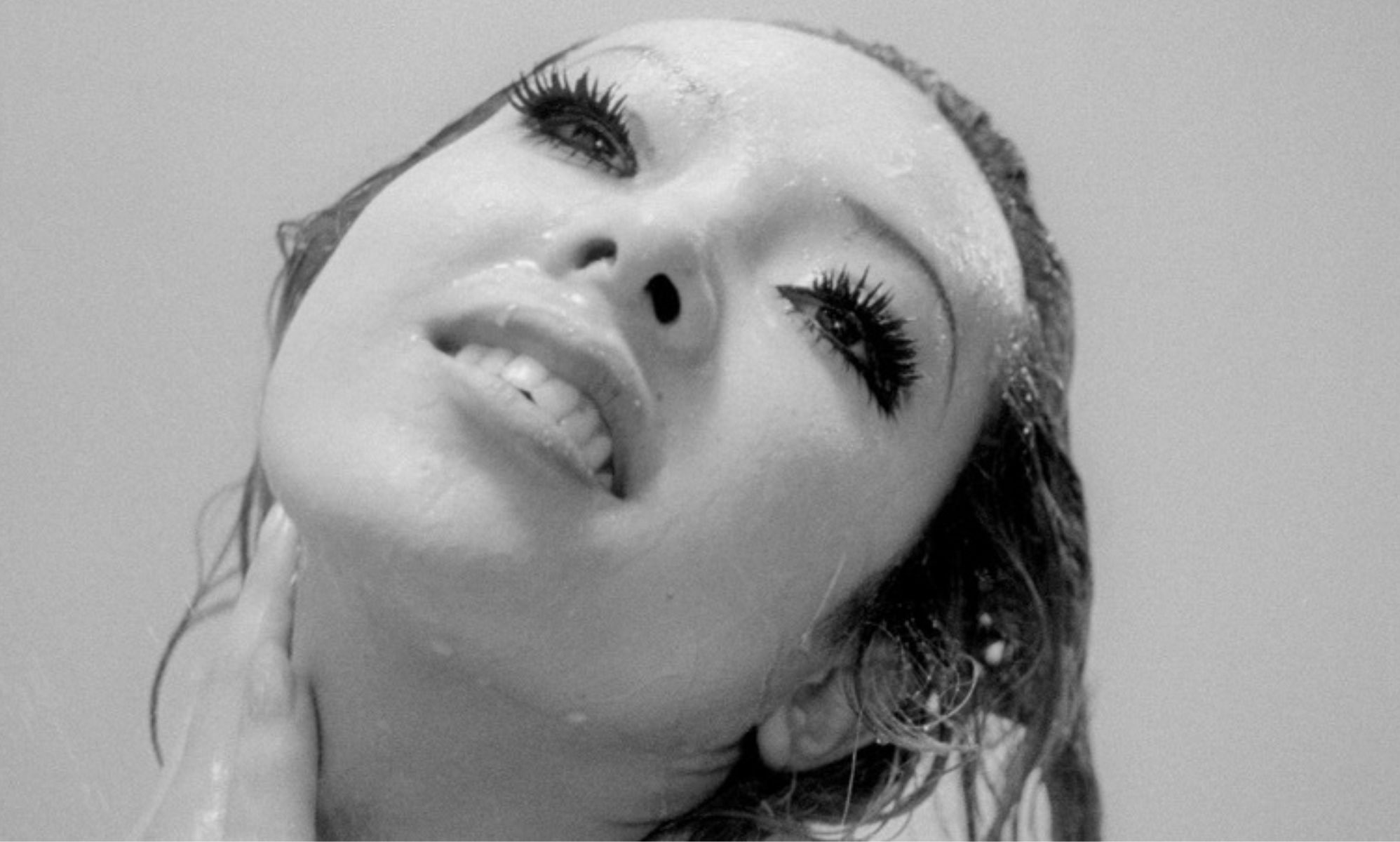 A screenshot of Funeral Parade of Roses