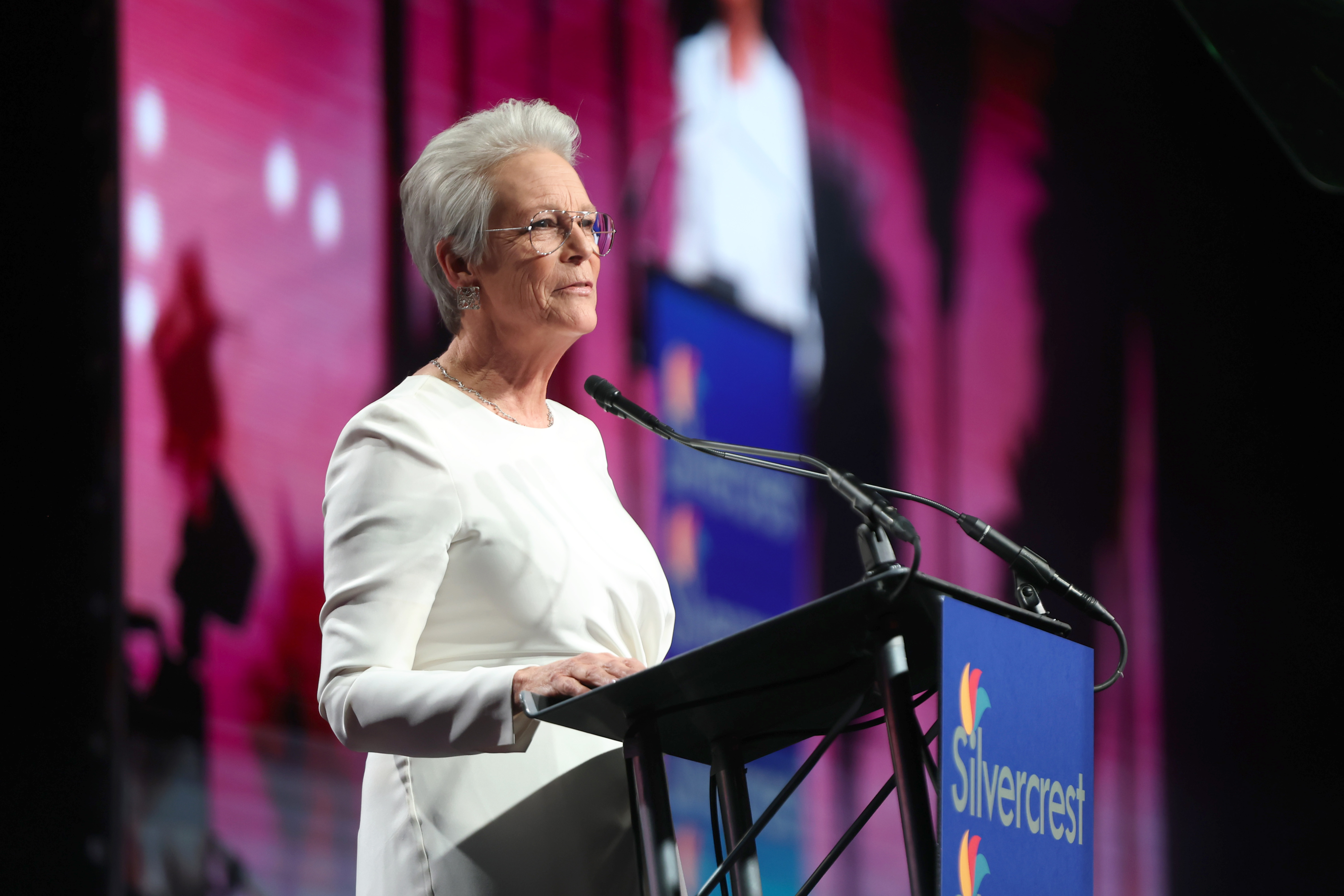 Jamie Lee Curtis pledges to donate $1 million to Californian fire relief efforts