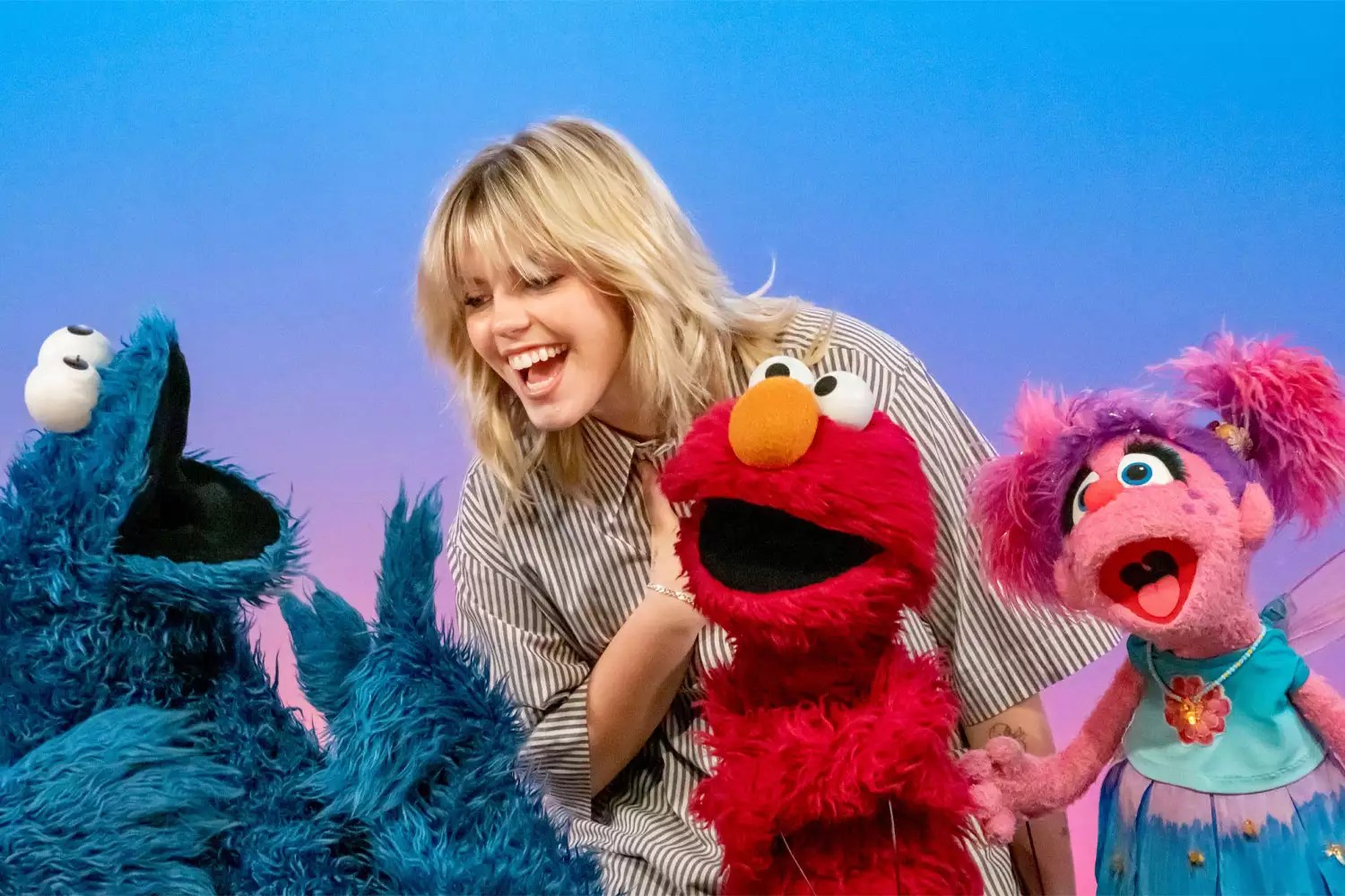 Reneé Rapp serenades Elmo and Cookie Monster in surreal Sesame Street trailer