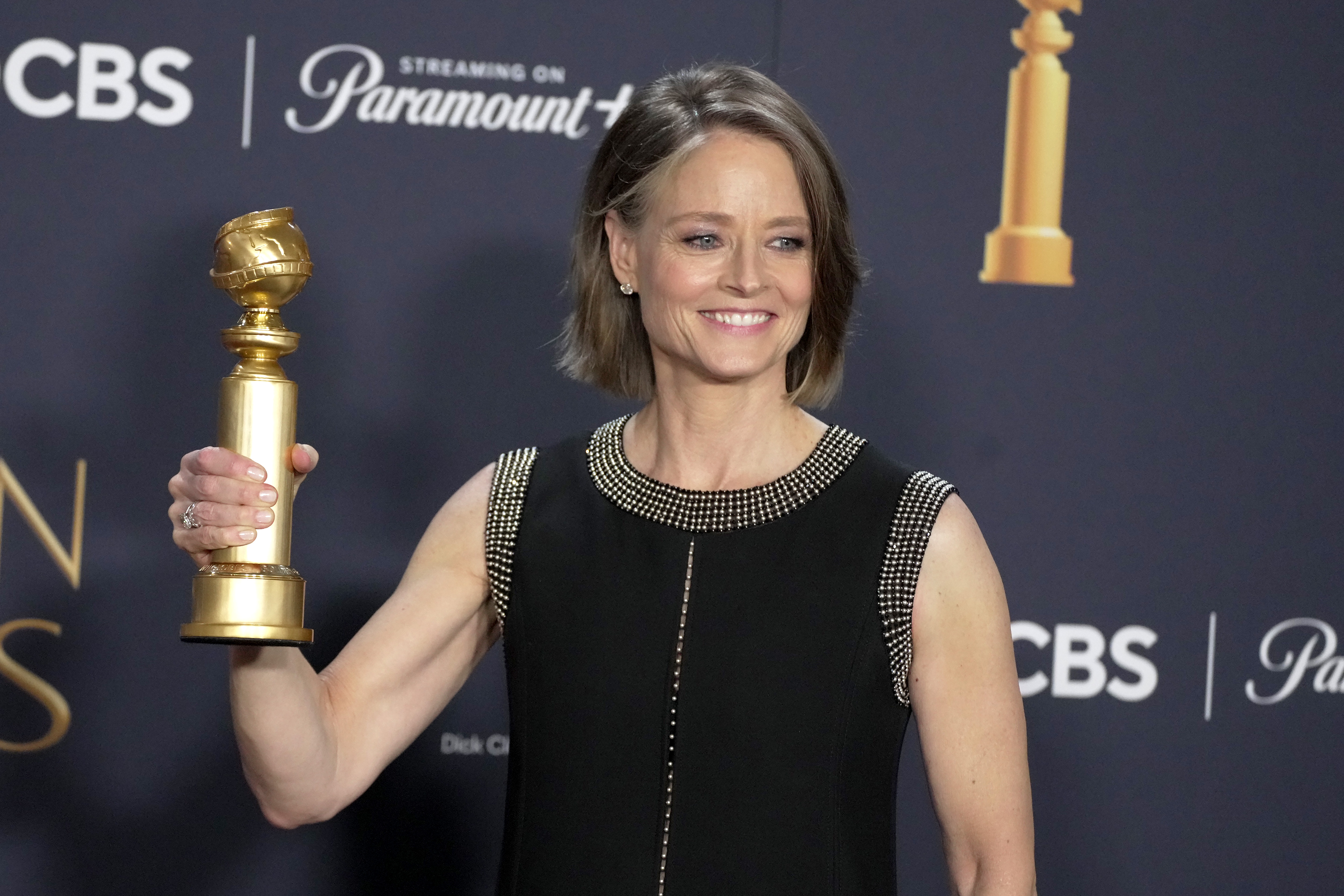 Jodie Foster dedicates Golden Globe win to wife and sons in beautiful, love-filled speech