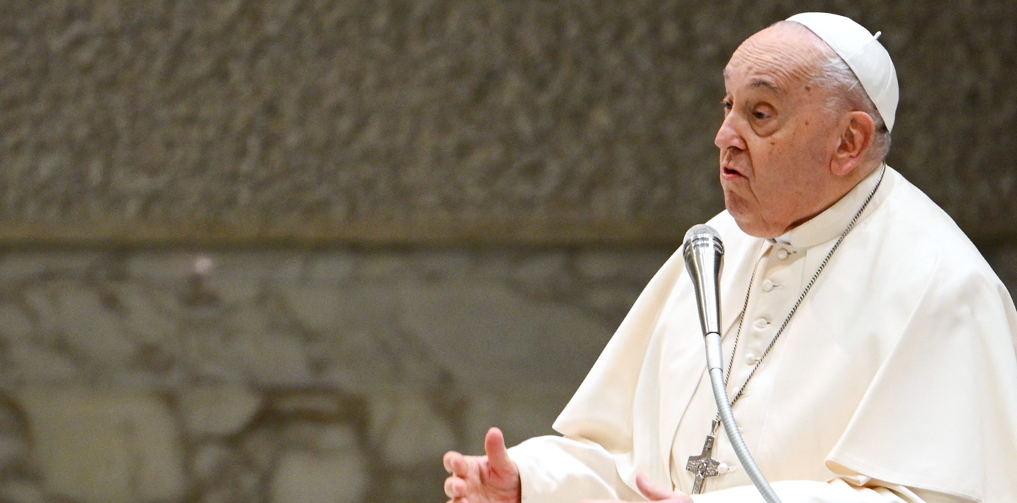 New guidelines suggest gay men can become priests