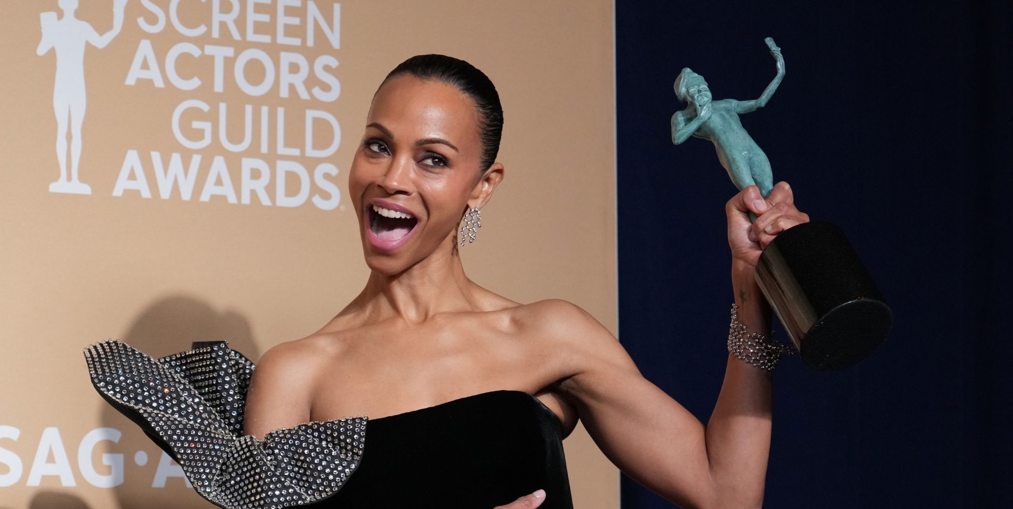 Zoë Saldaña thanks SAG Awards for not 'judging' actors' use of pronouns