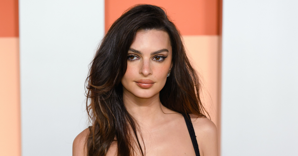 Emily Ratajkowski calls out Blue Origin space flight for ‘single-handedly destroying the planet’