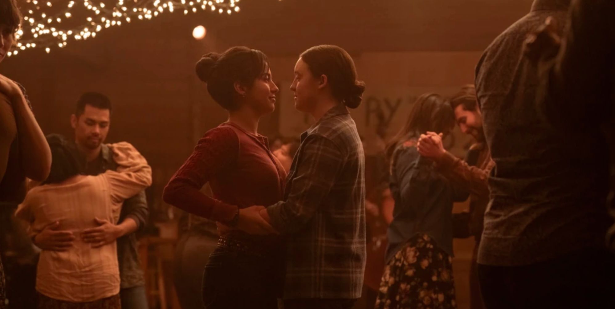Dina and Ellie dance at the end of season two episode one.