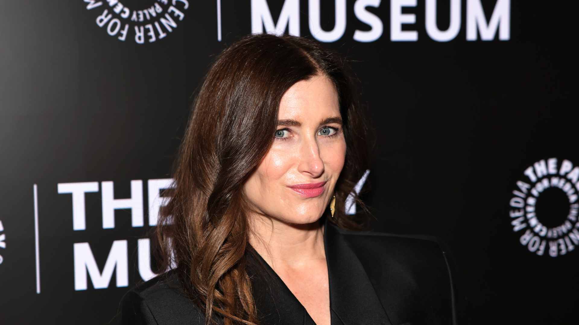 Kathryn Hahn knows she has a 'lesbian army' behind her
