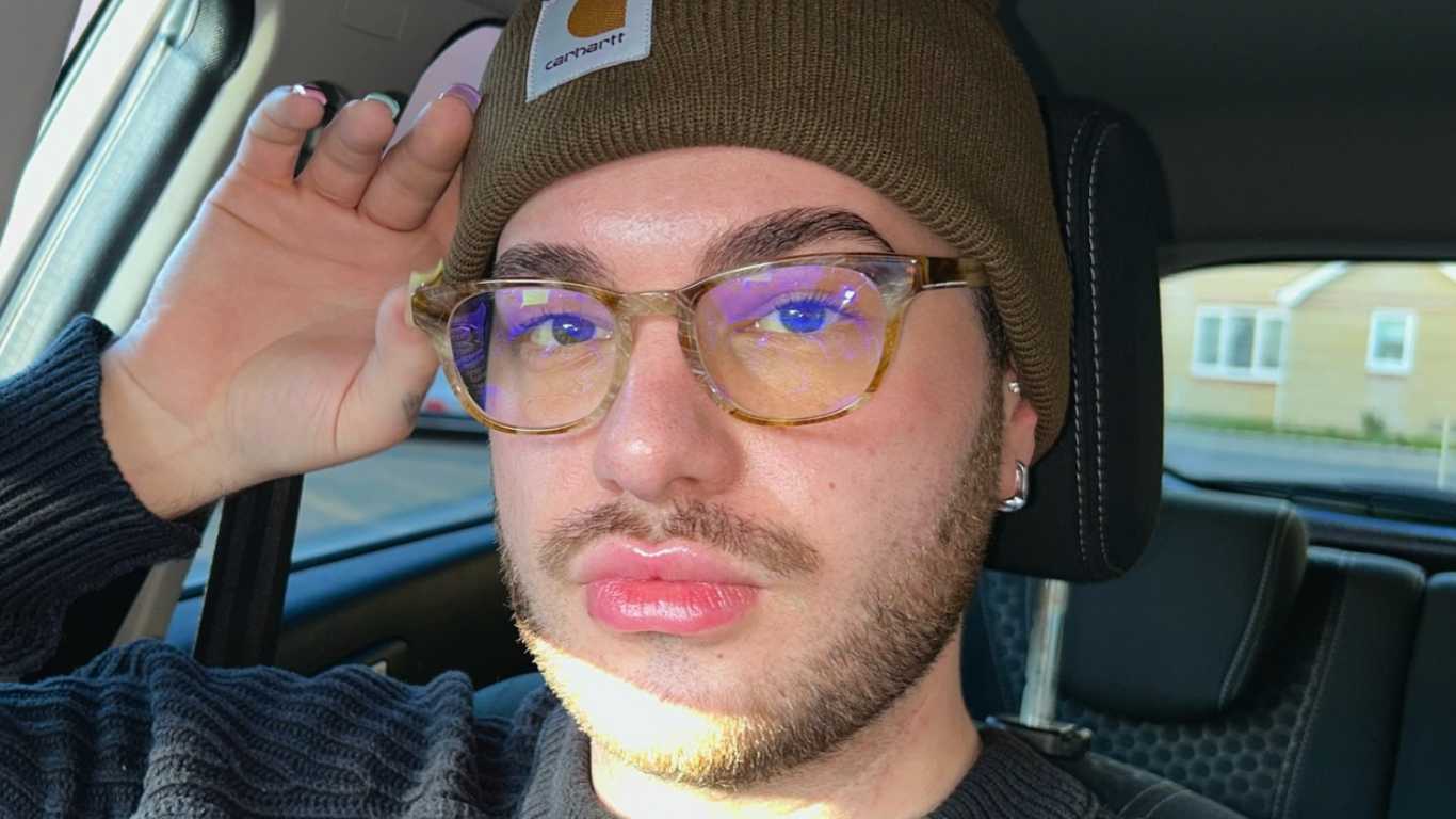 Gay YouTuber wants stricter regulation of the use of weight-loss drugs after being hospitalised