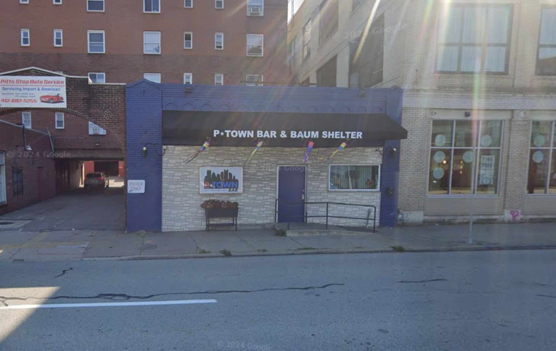 Pittsburgh LGBTQ+ bar raided by police during drag show featuring Amanda Lepore