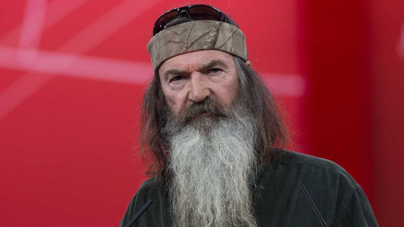 Notoriously anti-LGBTQ+ Duck Dynasty star Phil Robertson dead at 79 