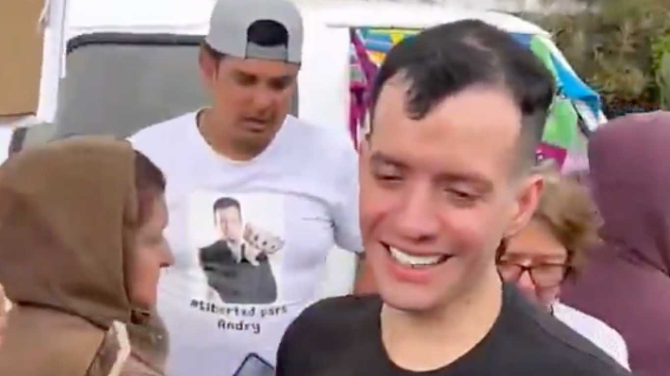 'Entire town' welcomes back gay makeup artist after release from notorious El Salvador prison