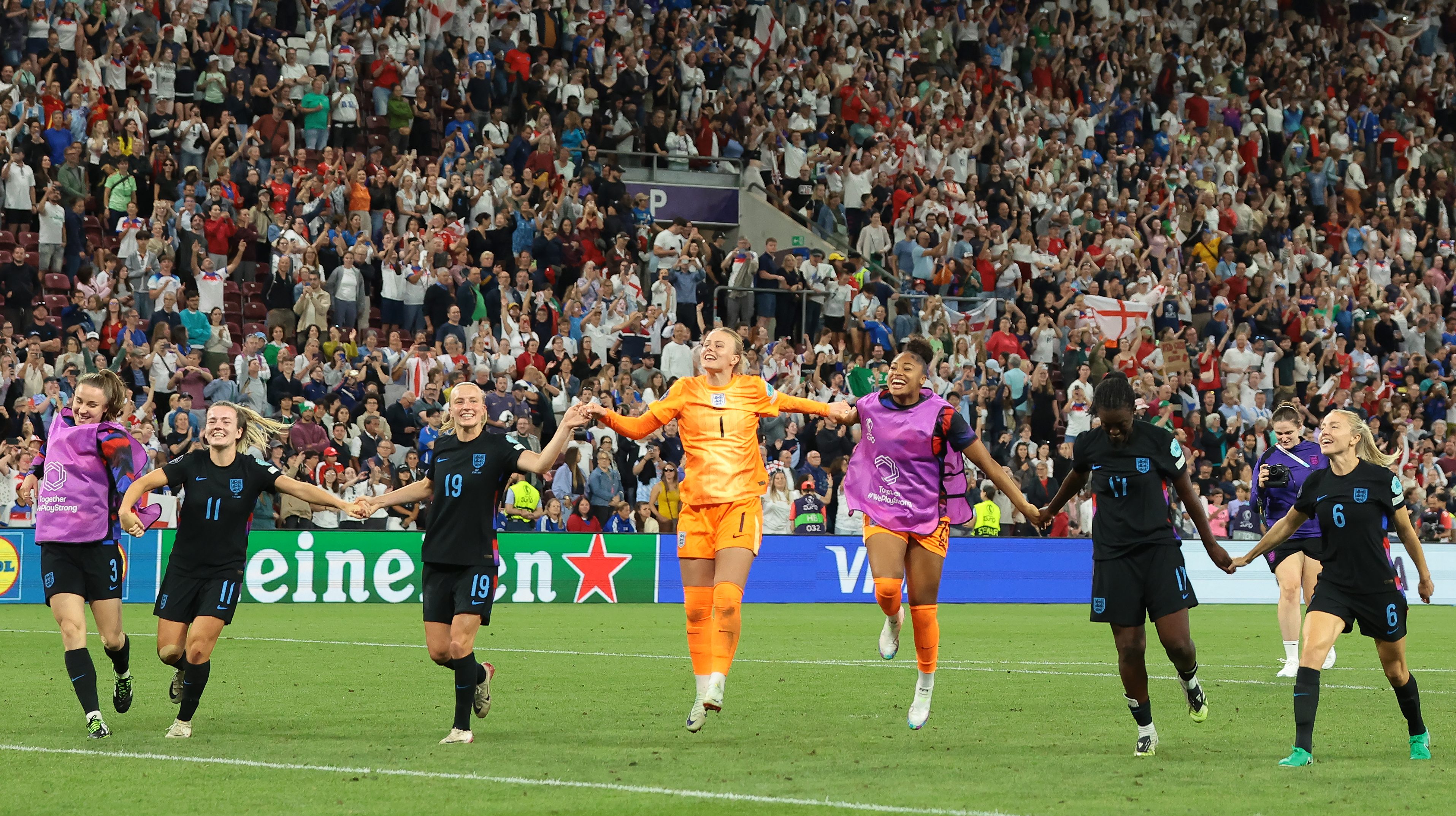 England’s Lionesses secure their place in the Women’s Euro 2025 final with 2-1 win against Italy