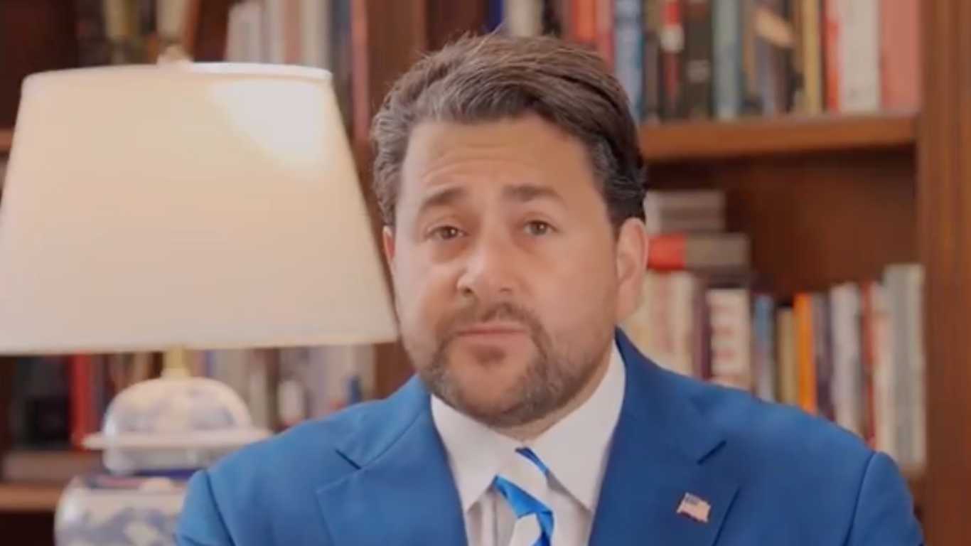 Trump names Hooters-loving 'Twitter troll' as Malaysia ambassador – and no one can quite believe it