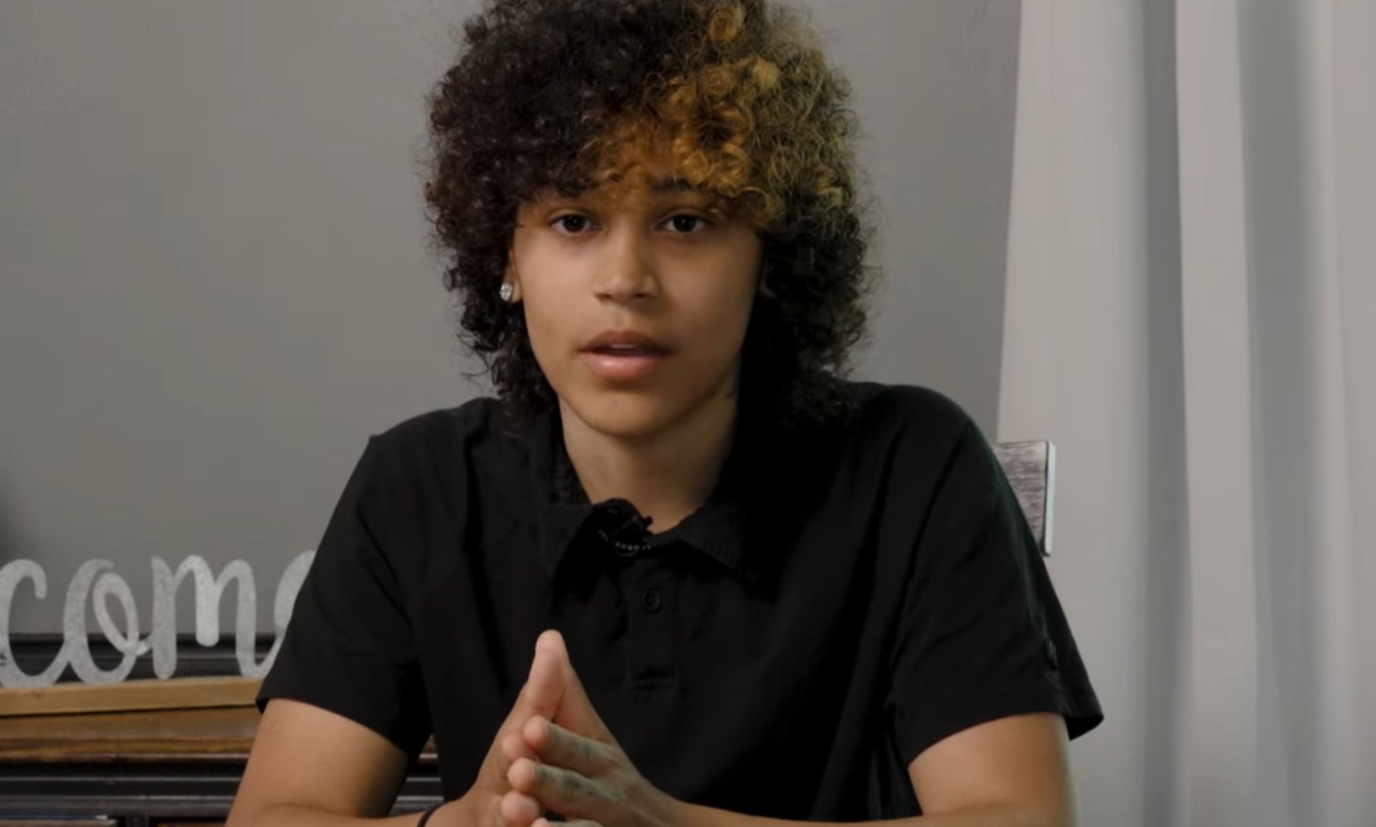 Lesbian teen claims she was forced to prove she's a woman while using restaurant bathroom