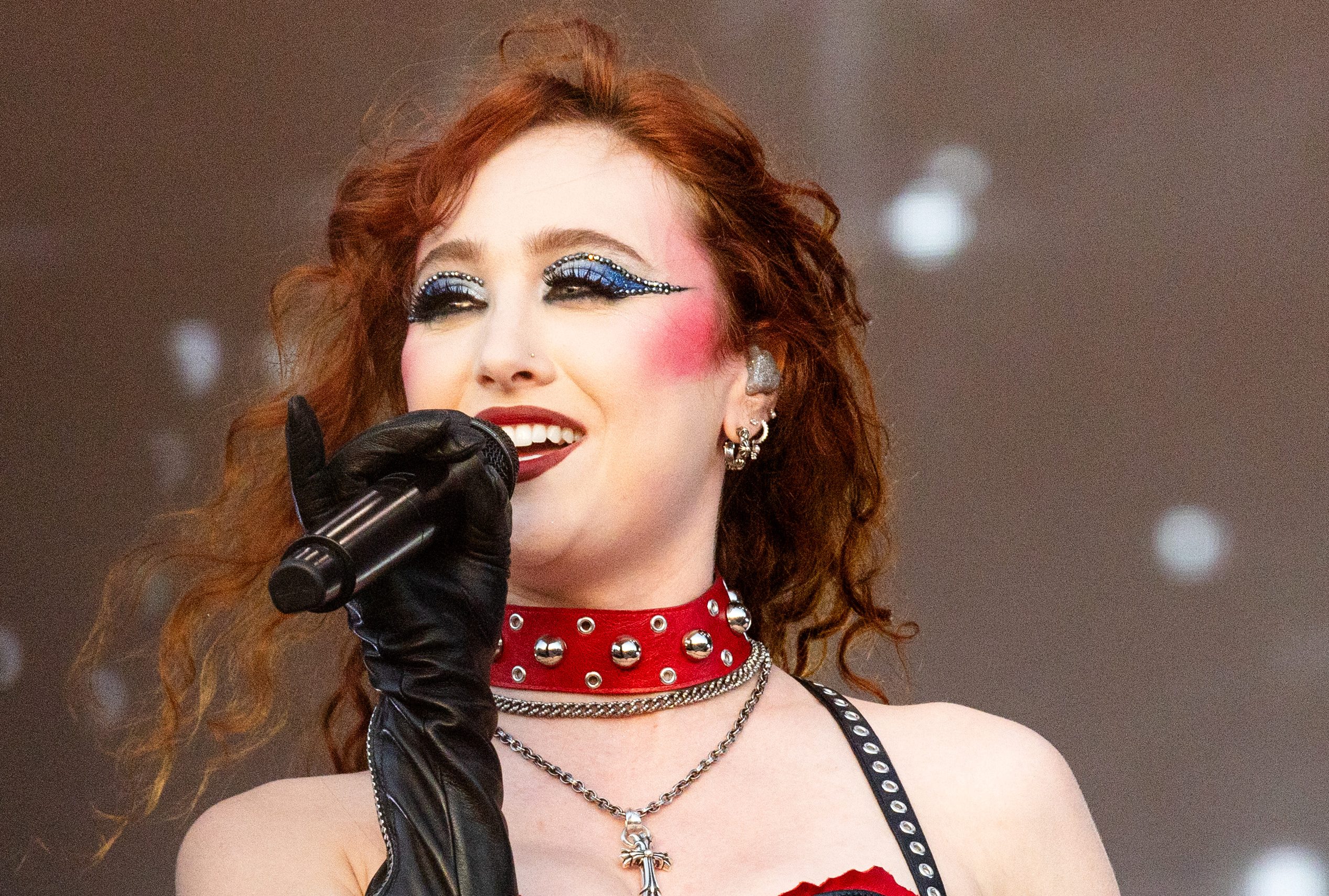 Chappell Roan hilariously calls out fans' exes during iconic music festival set: ‘You just wait!’