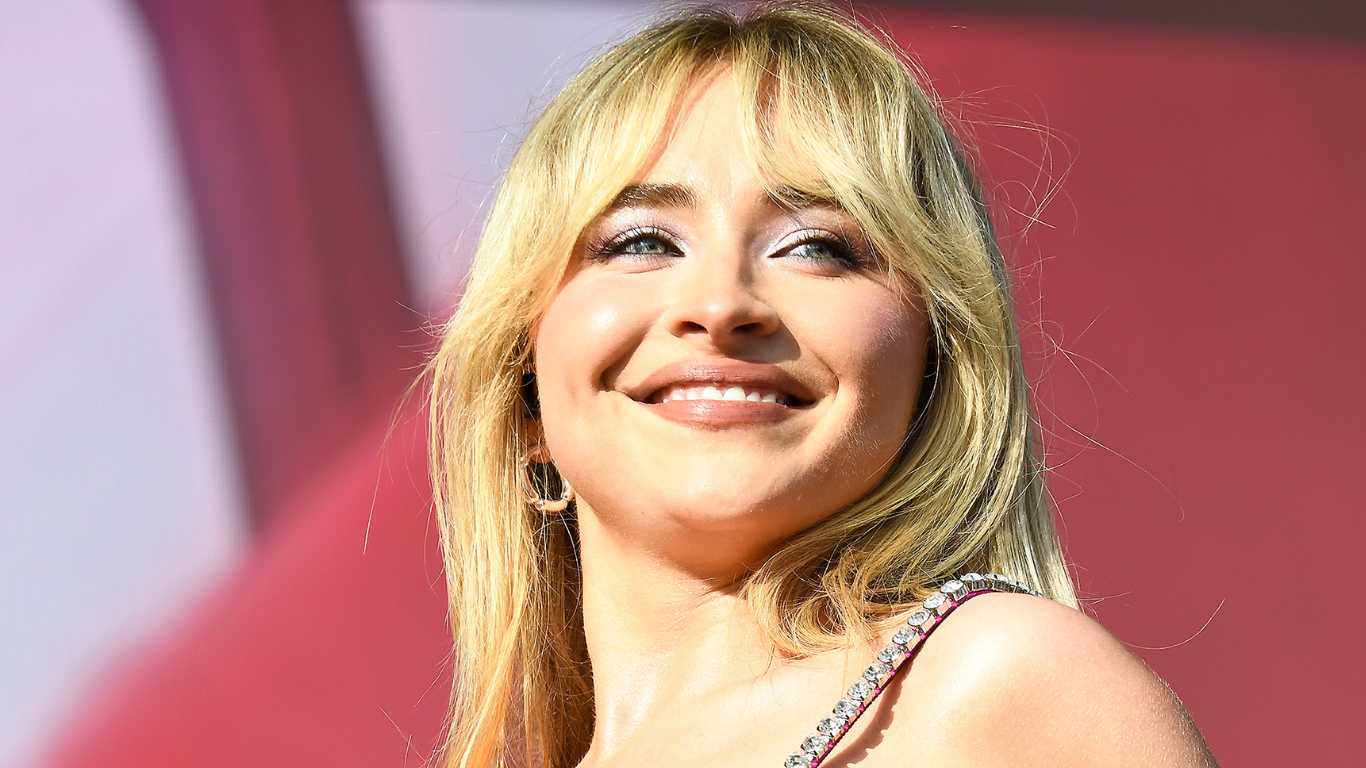 Fans gagged as Earth, Wind & Fire join Sabrina Carpenter at Lollapalooza: 'Total legend move'