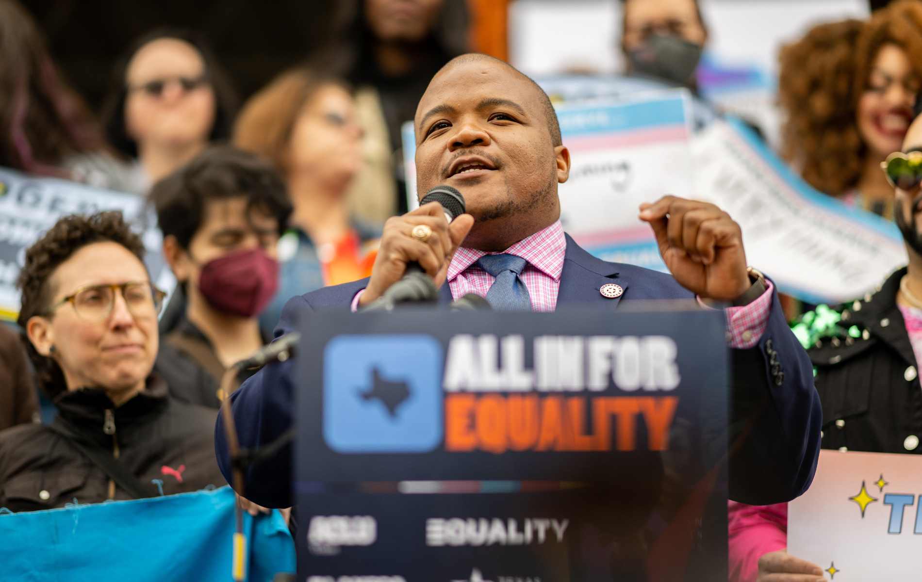 Texas Democrats 'dragged' their police escorts to a Dallas gay bar amid redistricting battle