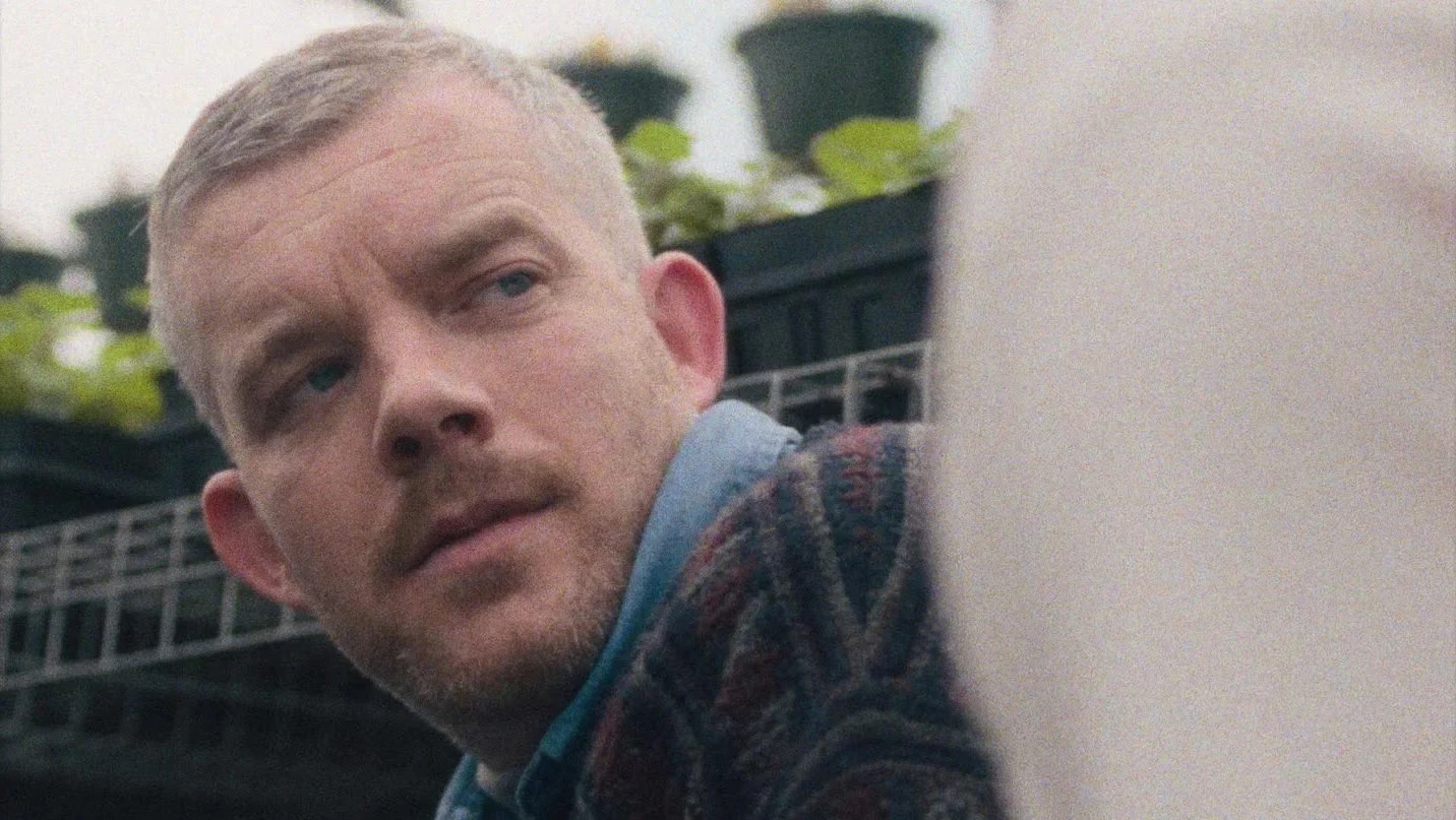 Russell Tovey says his best on-screen kiss was with this gay actor