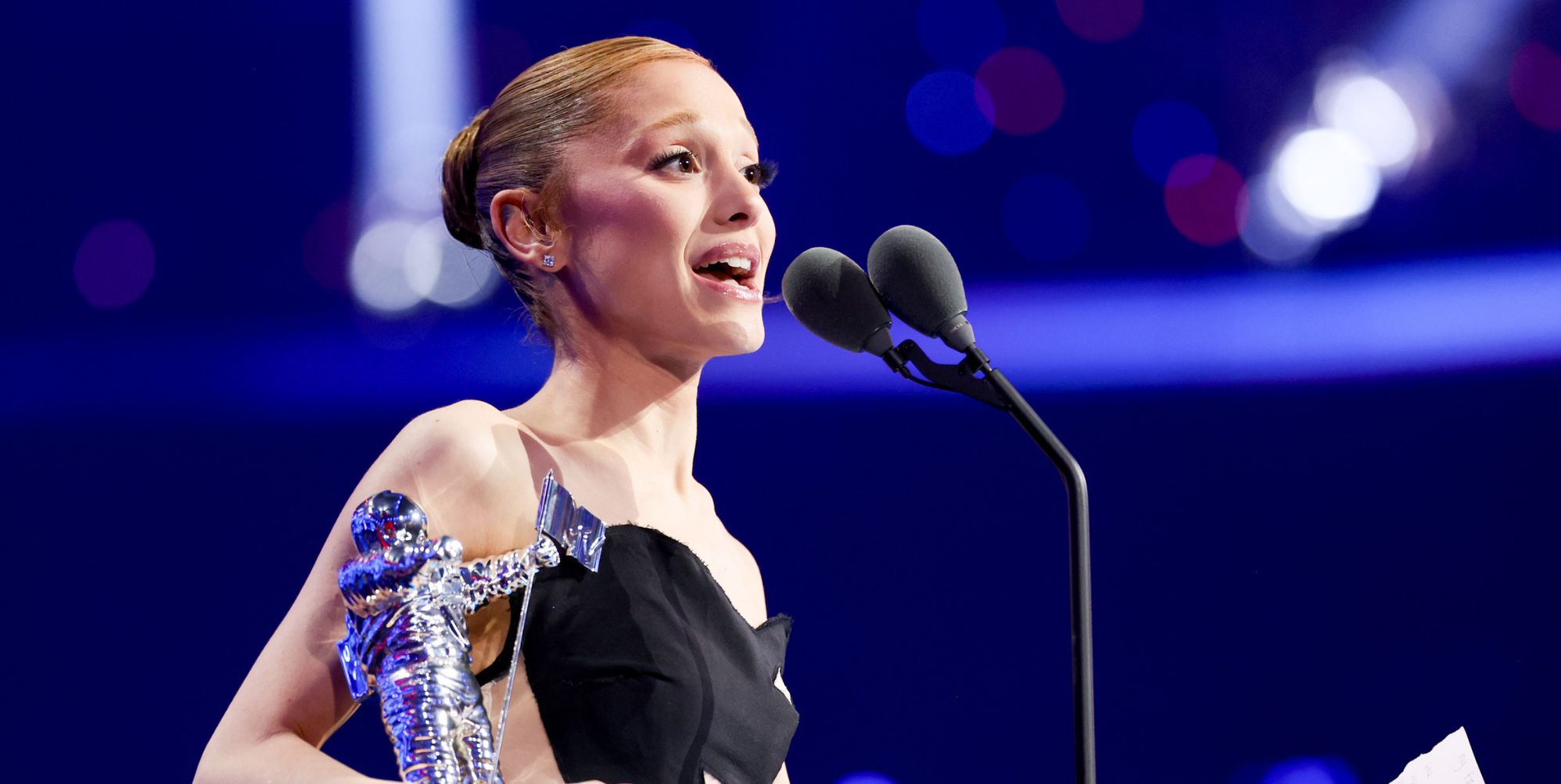 Ariana Grande thanks 'therapists and gay people' as she accepts three MTV Video Music Awards