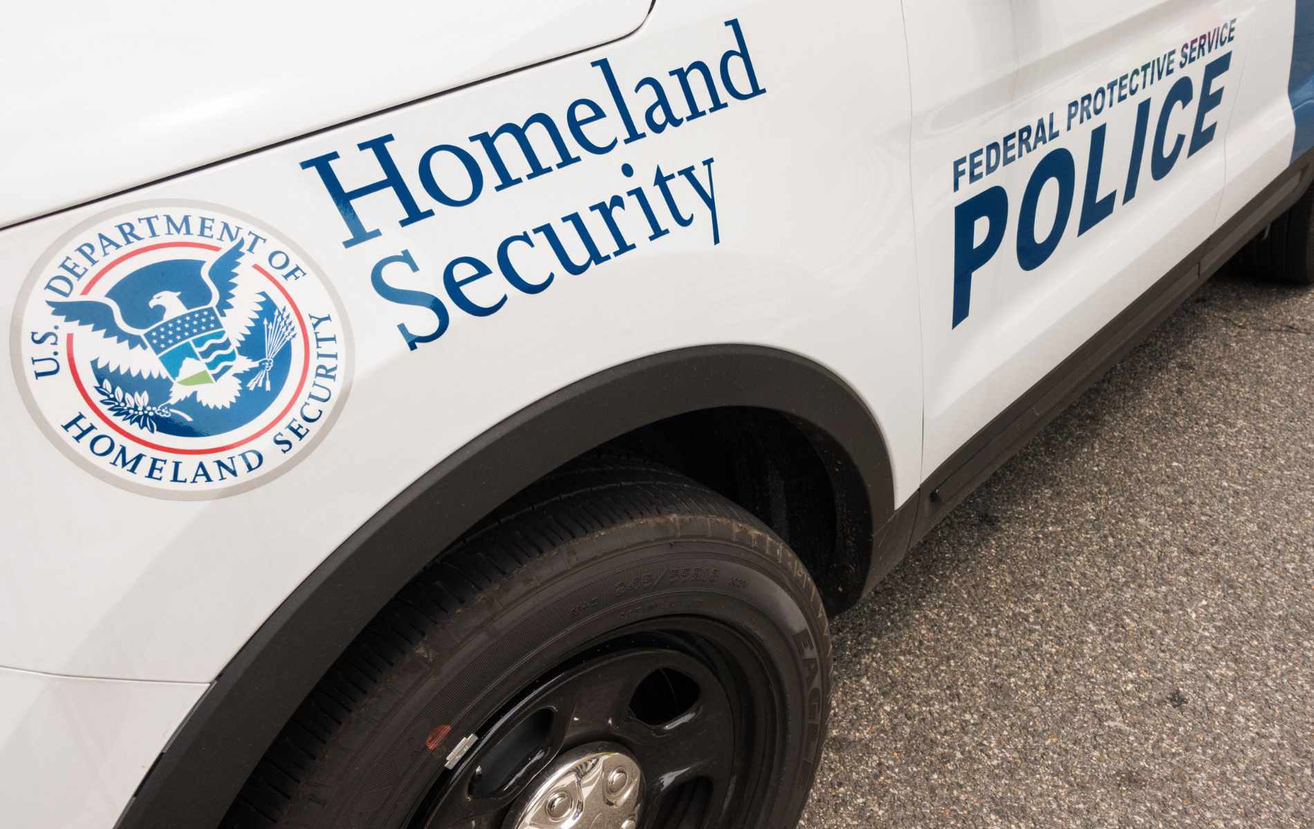 US intelligence removes the T from LGBT+ – even in reports of threats to the queer community