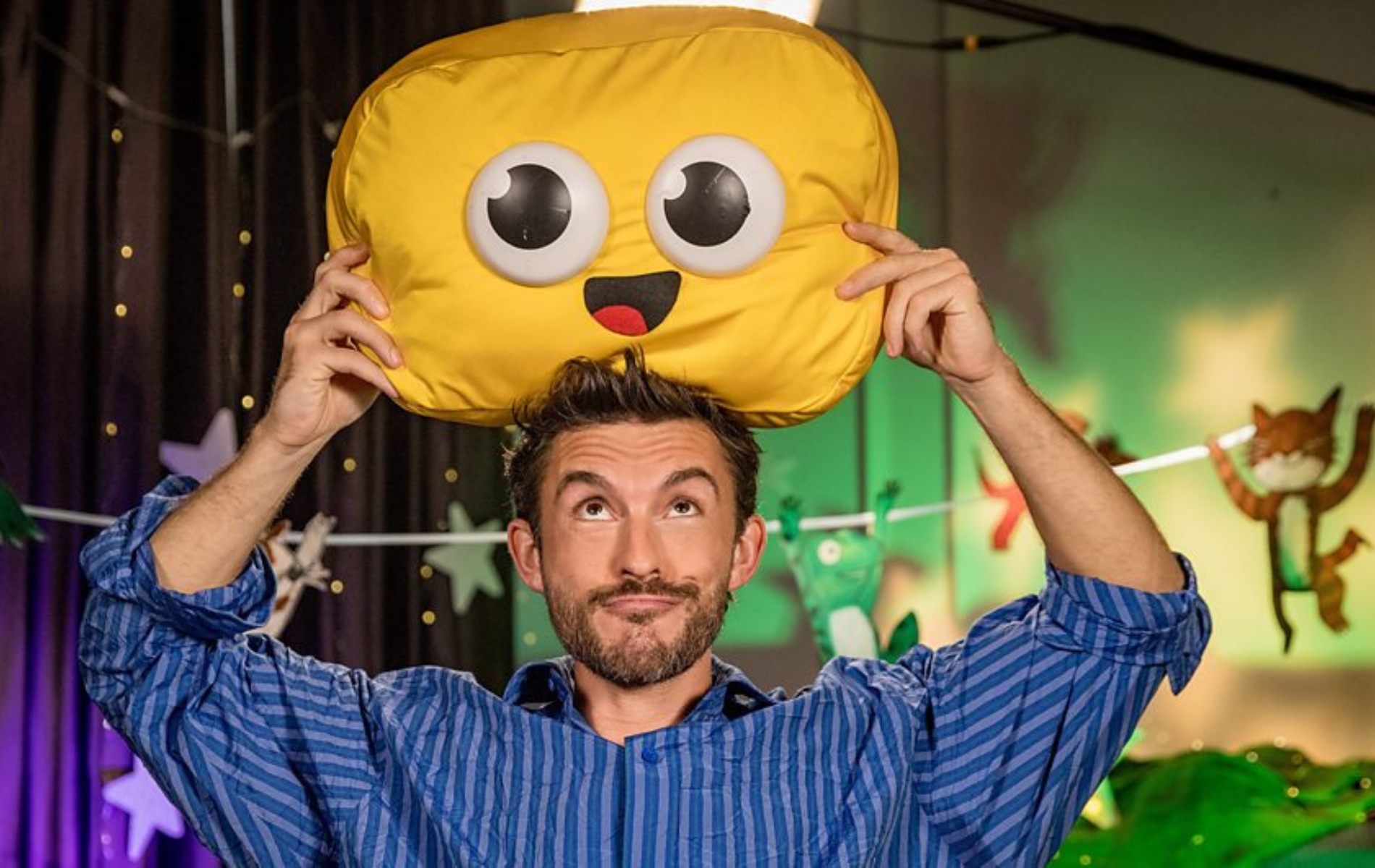 Wicked’s Jonathan Bailey to appear on CBeebies Bedtime Story tonight