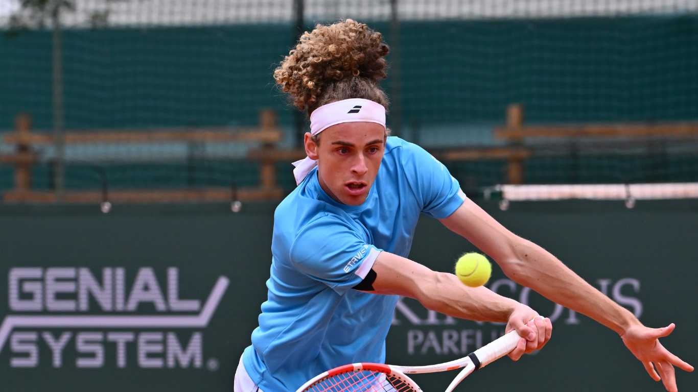 Tennis star receives flood of support after coming out as gay: 'Undeniable bravery'